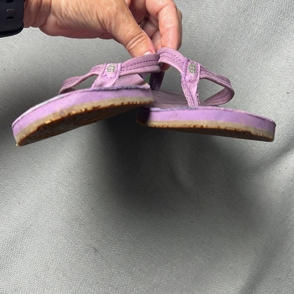 Ugg Kayla purple thong sandals size 10 - Picture 6 of 8